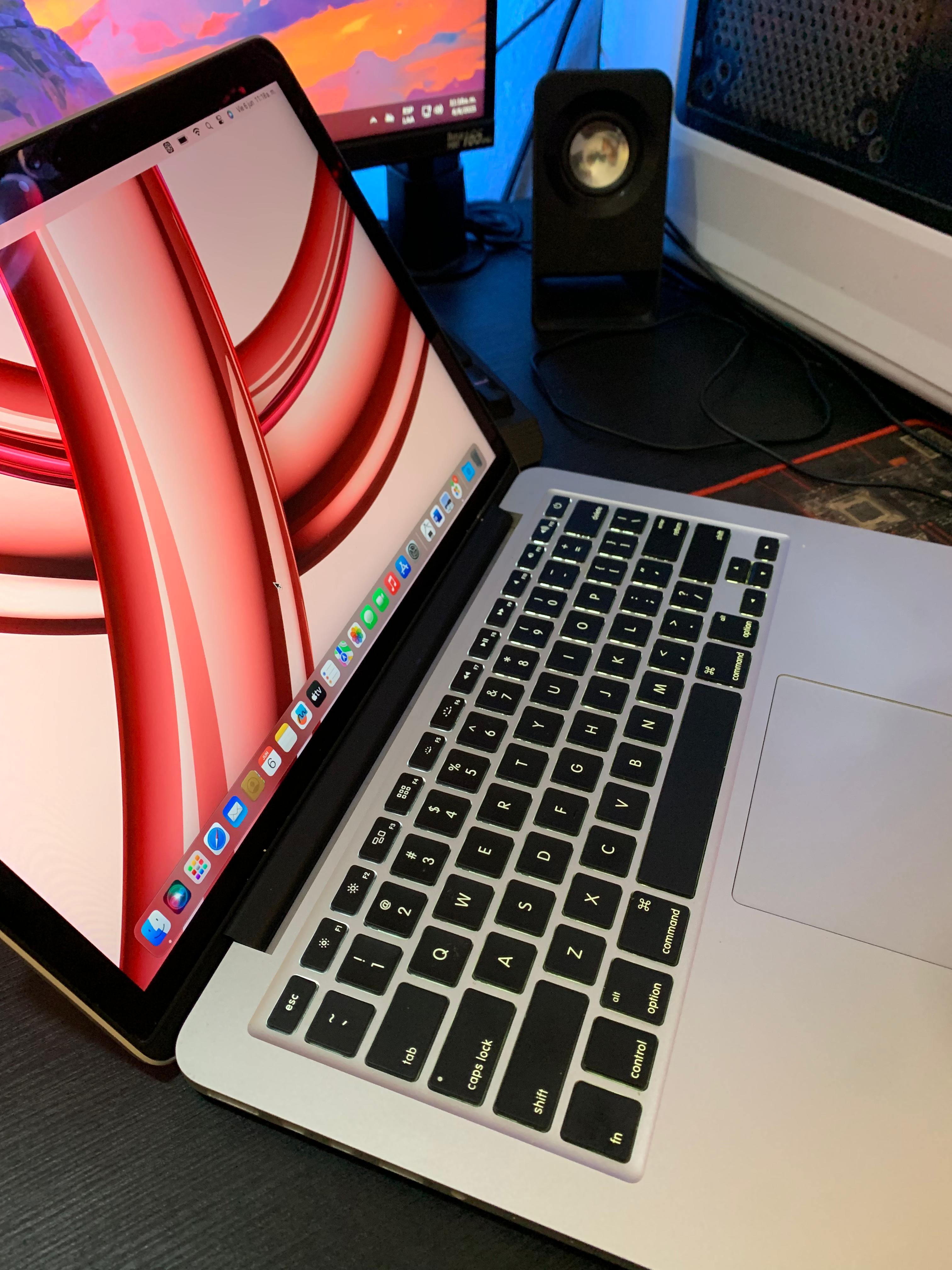 computadoras y laptops - Macbook Pro 2015 16RAM Bateria nueva 3
