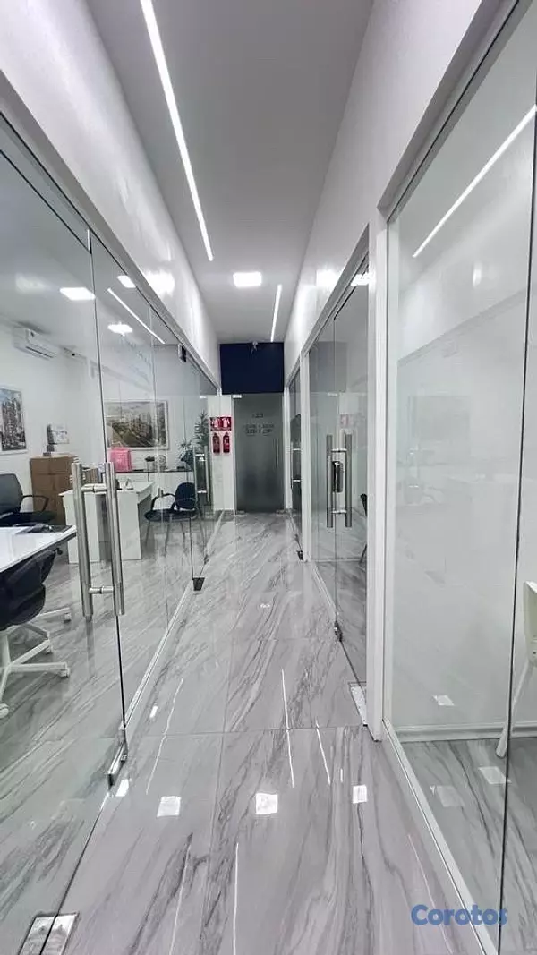 oficinas y locales comerciales - Vendo local comercial en coral mall 3