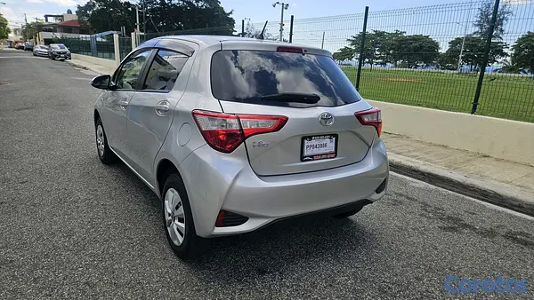 carros - Toyota vitz 2020 nuevo 8