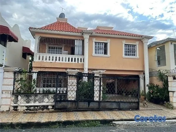 casas - Venta de casa súper grande en vista hermosa Santo Domingo este 1