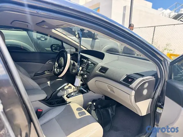 carros - carro honda Civic año 2014 ligeramente negociable  5