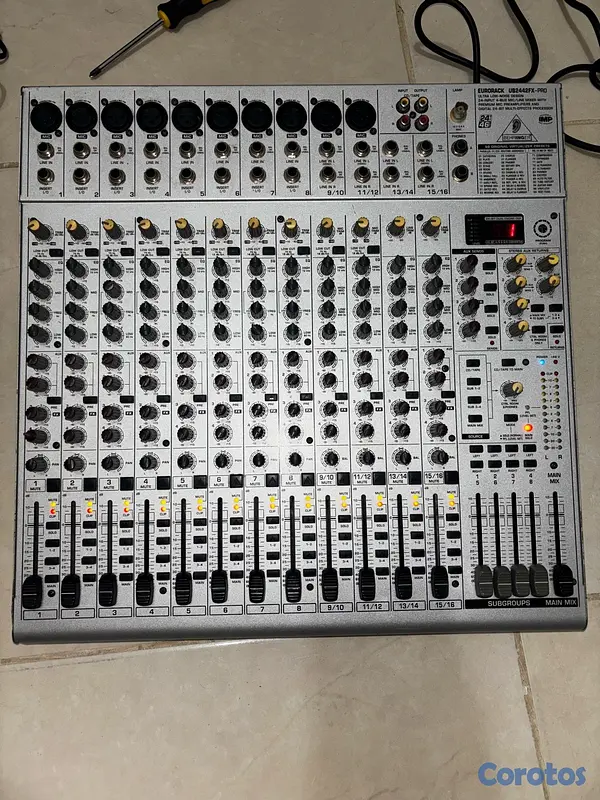 camaras y audio - Consola Behringer UB2442FX 5