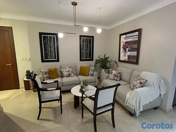apartamentos - Se vende amplio apartamento 2do nivel, zona céntrica y de fácil acceso.  5
