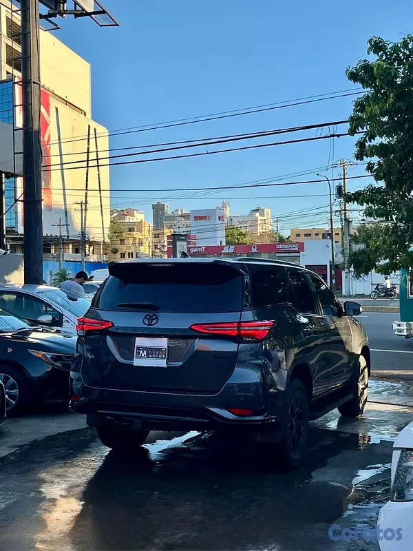 jeepetas y camionetas - Toyota Fortuner Diamond SRV TSS 2024
 7