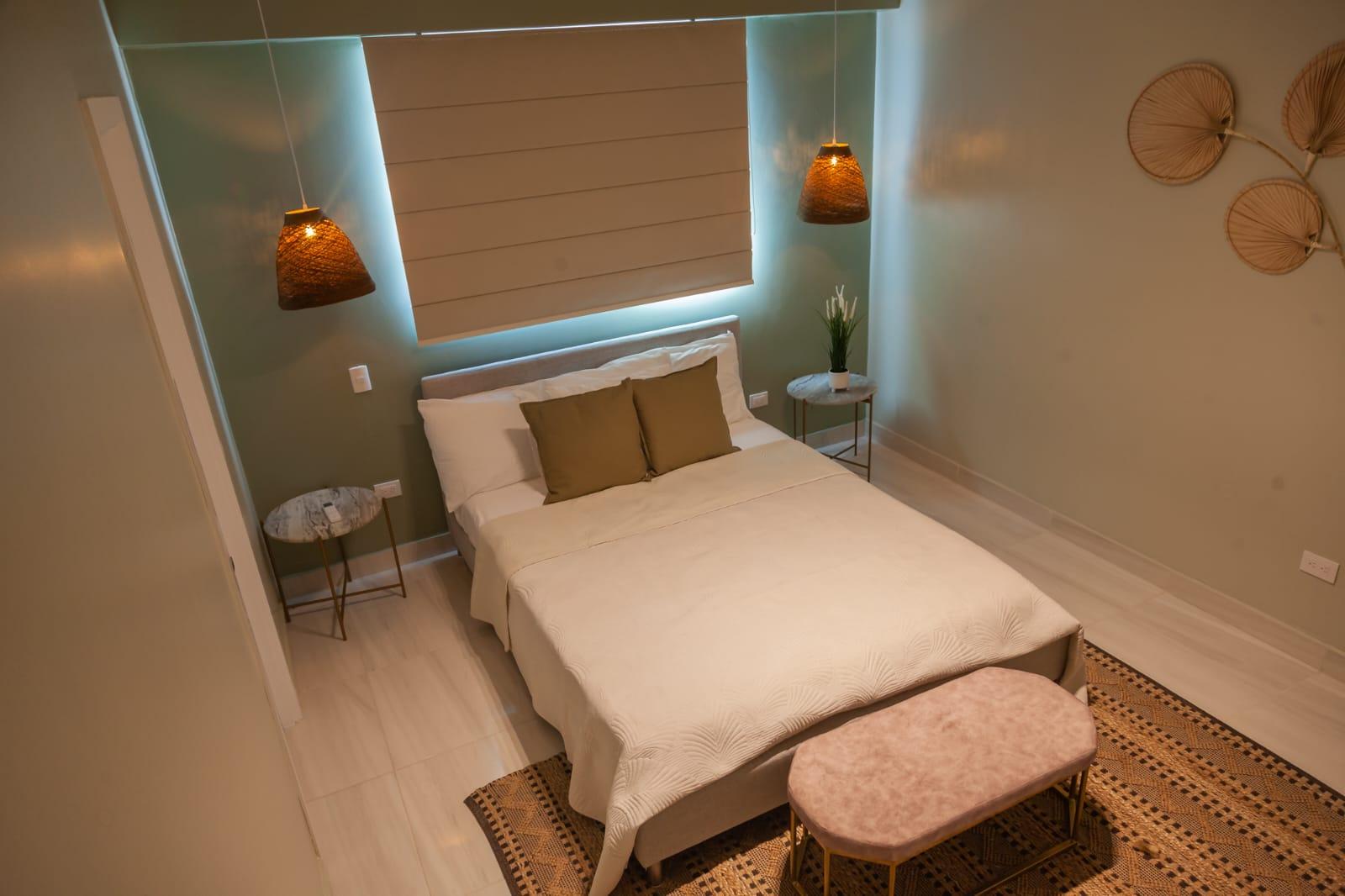 apartamentos - Evaristo Morales totalmente amueblado y con diseño y mobiliario moderno