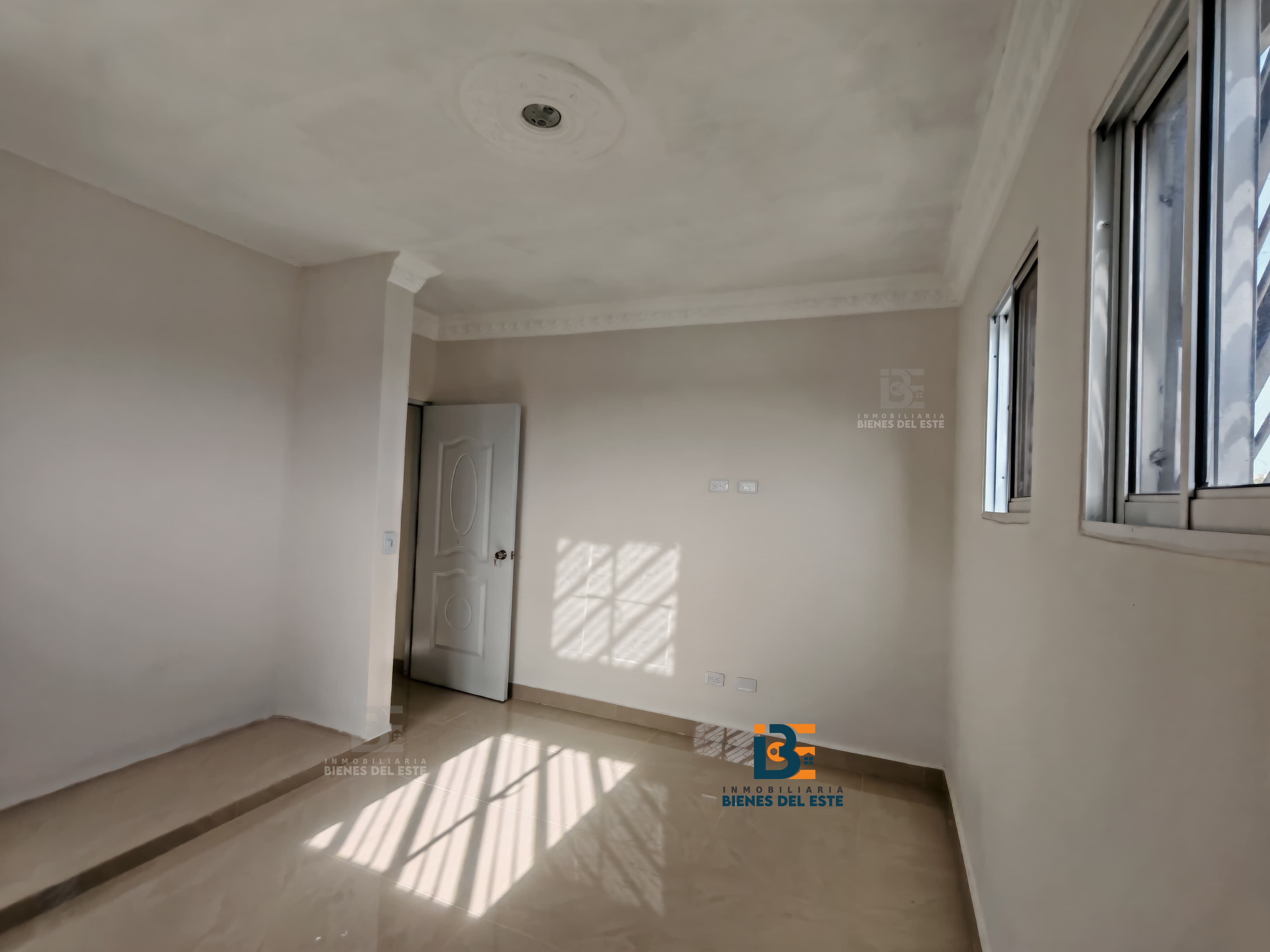 apartamentos - Se Alquila Apartamento de Tres habitaciones en SPM 5