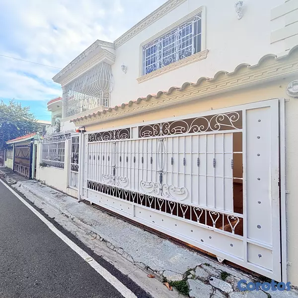 casas - venta de casa con 4 habitaciones en la autopista de san Isidro Santo Domingo 2