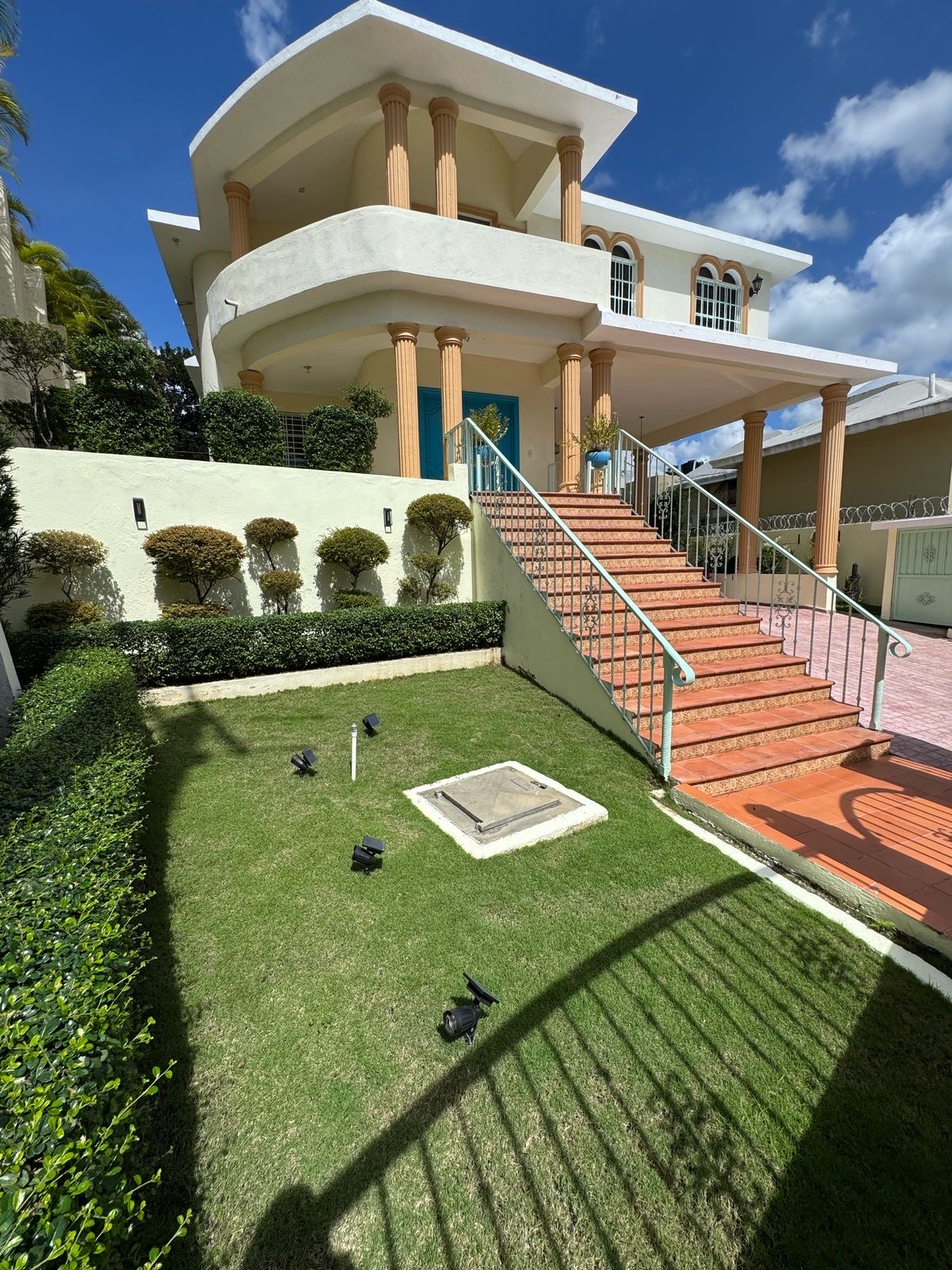 casas - venta de casa en Altos de Arroyo hondo 2 con 535mts Distrito nacional 