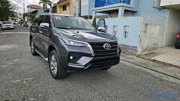 jeepetas y camionetas - Toyota fortuner 2023 diésel full 4x4 8