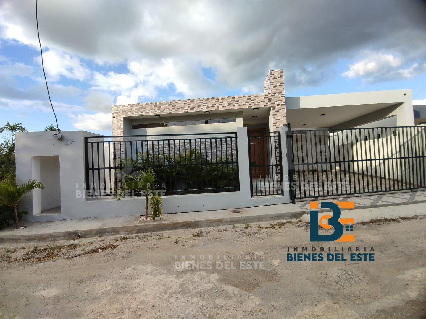 casas - Casa Familiar ubicada en Residencial Naime Etapa IIISe Vende