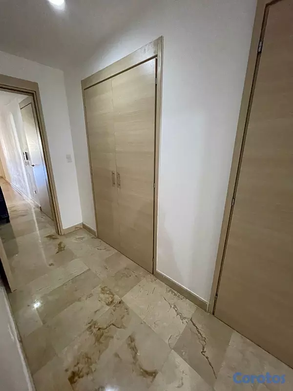 apartamentos - vendo Evaristo Morales piso 4 tres habitaciones con su baño 3 parqueos balcón  16