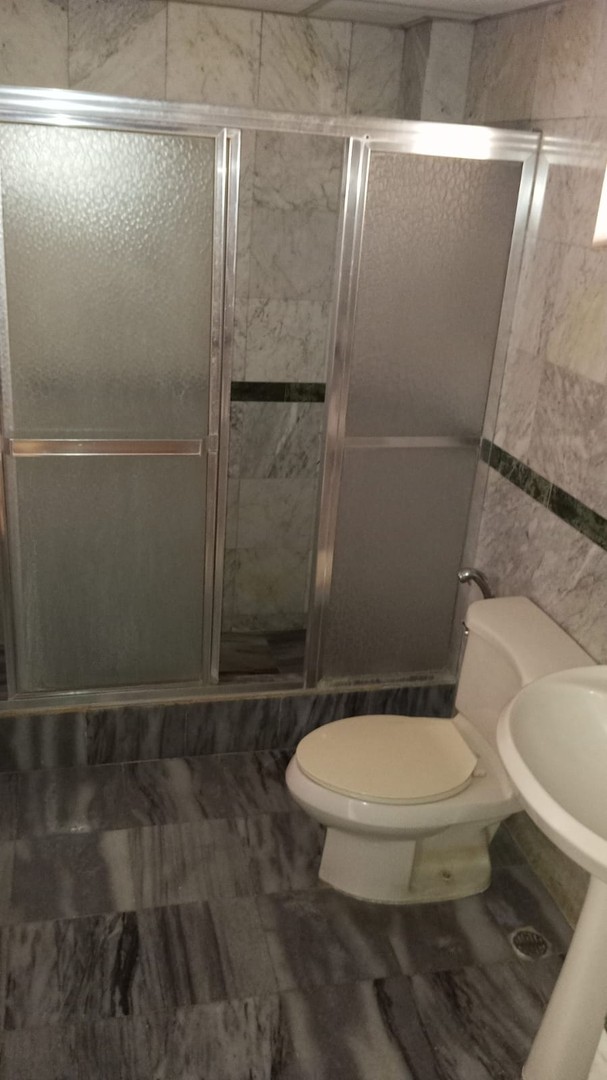 apartamentos - RENTO APARTAMNTO EN URB. REAL TORRE CON ASC Y PLANTA 3