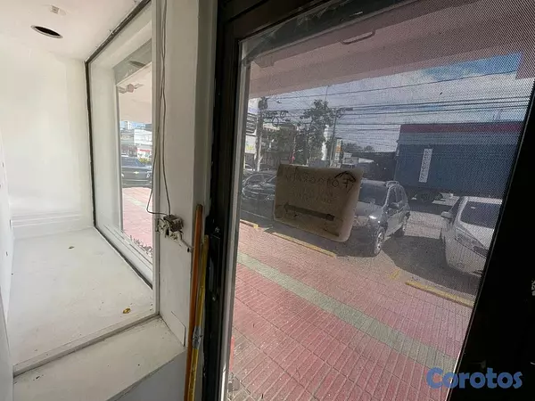 oficinas y locales comerciales - Local Comercial con excelentes ubicados, 58 metros Av Charles Summer Los prado  3