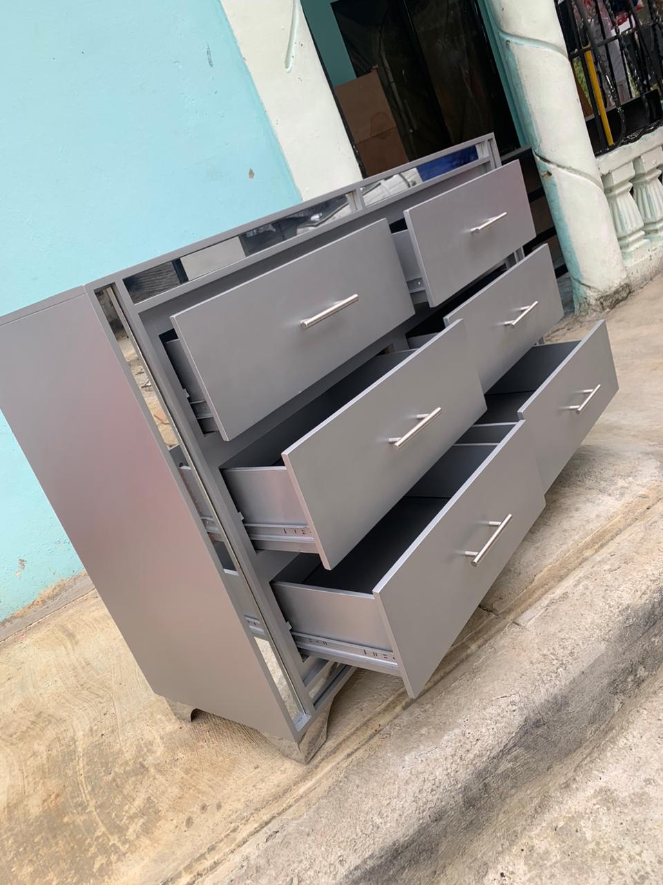 muebles y colchones - Cómoda color gris  1