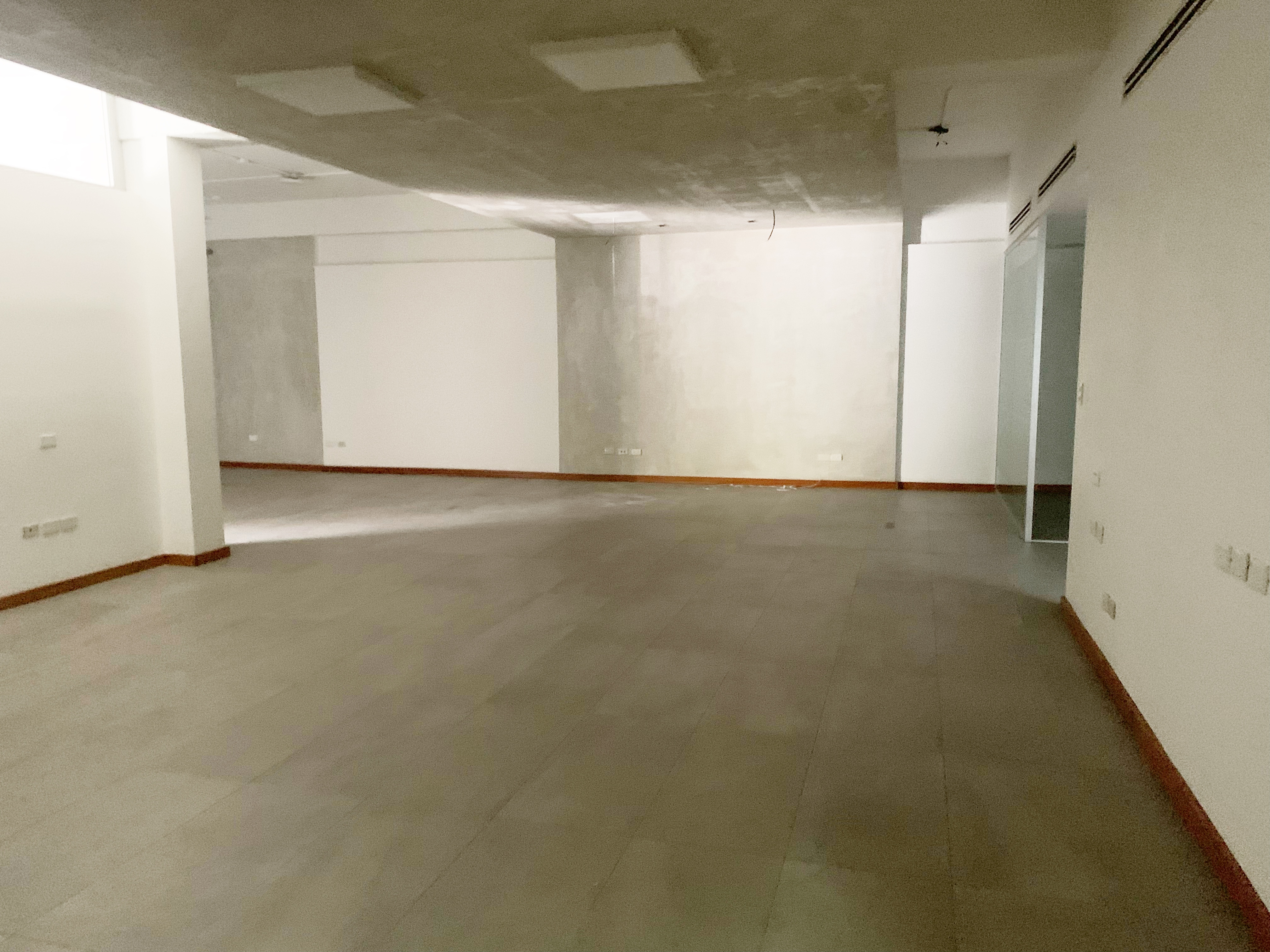 oficinas y locales comerciales - Local céntrico en la esperilla 4