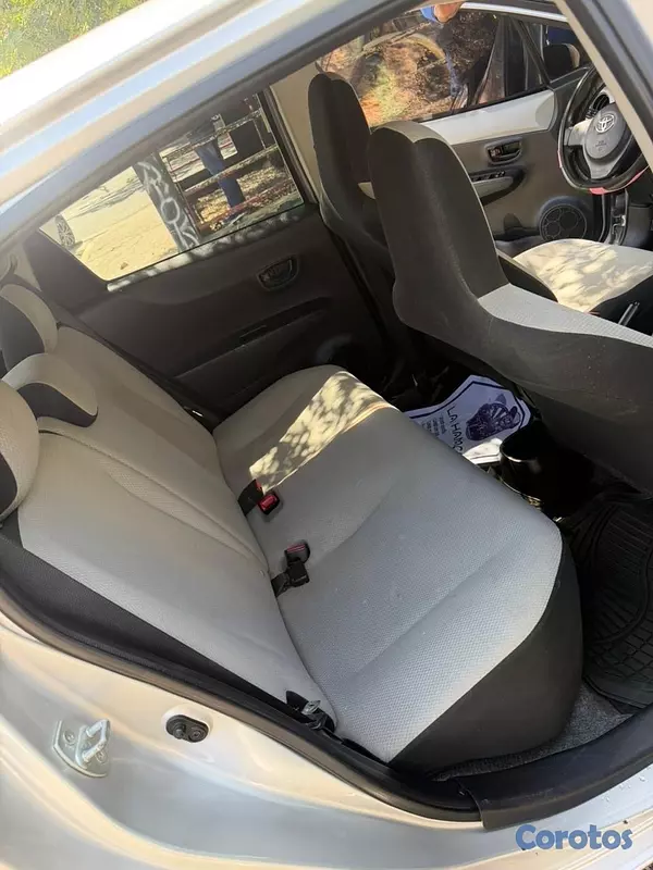 carros - Toyota vitz  6