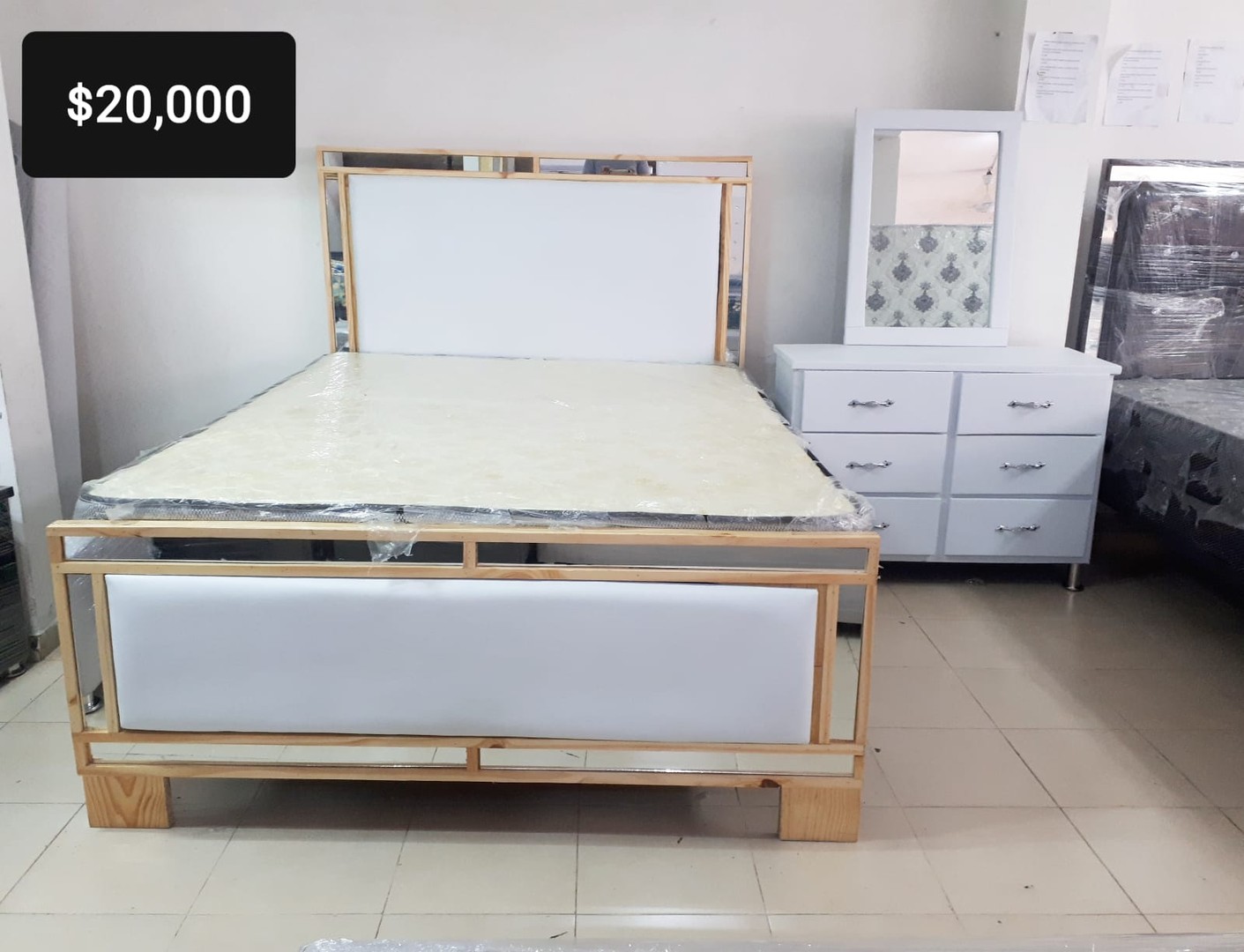 muebles y colchones - Cama y Gavetero con Colchon Color Blanco Nuevo 0
