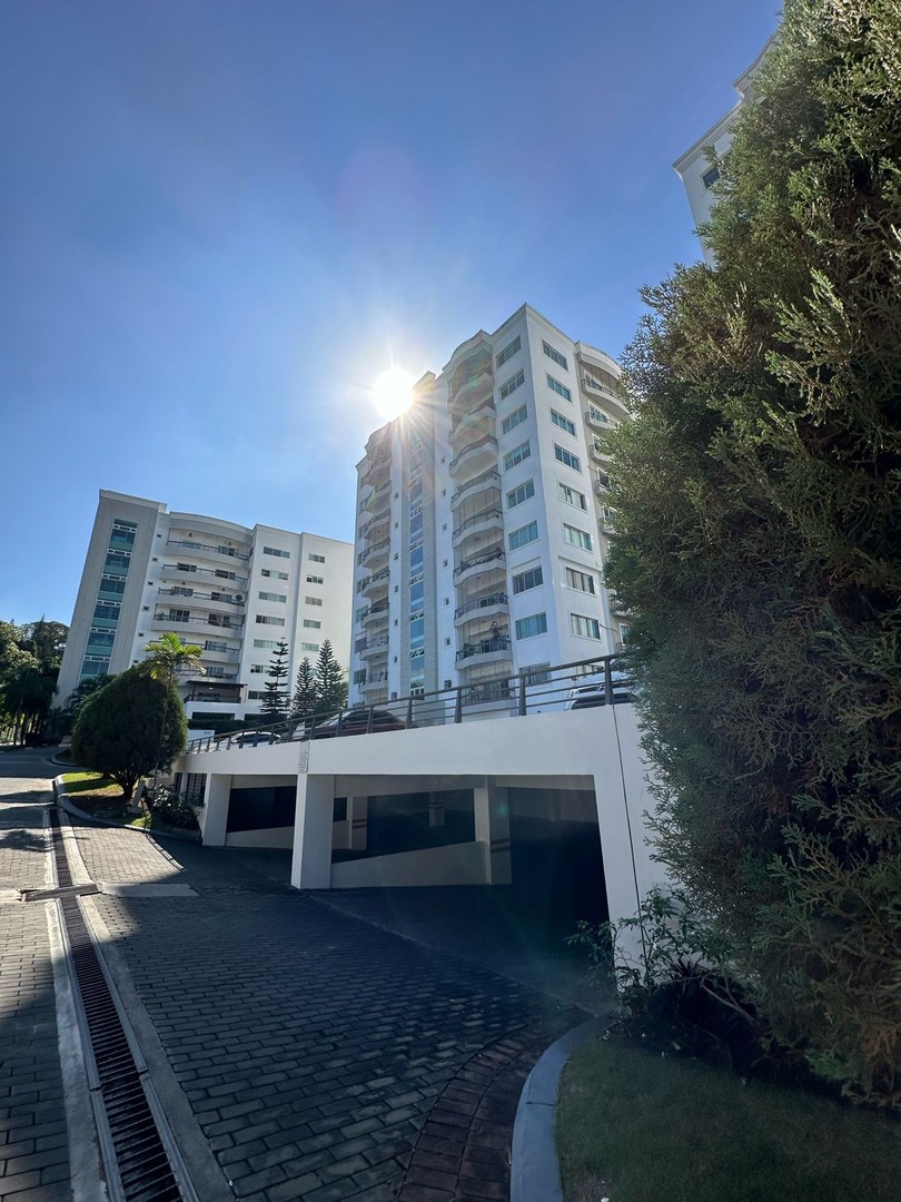 apartamentos - Amplio Apartamento 300 Mts2 en Cerros de Gurabo 0