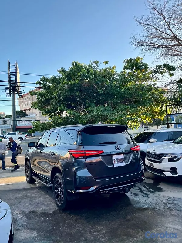jeepetas y camionetas - Toyota Fortuner Diamond SRV TSS 2024
 8