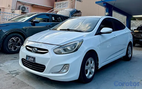 carros - Hyundai accent SE 2012 4