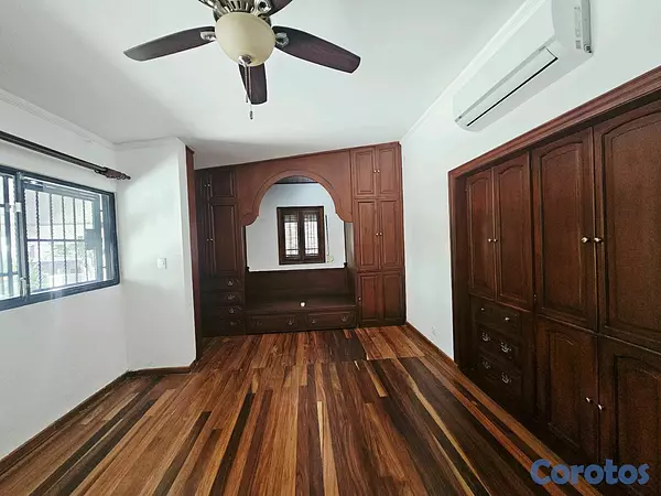 casas - Alquiler De Casa Residencial en ensanche Paraiso 10