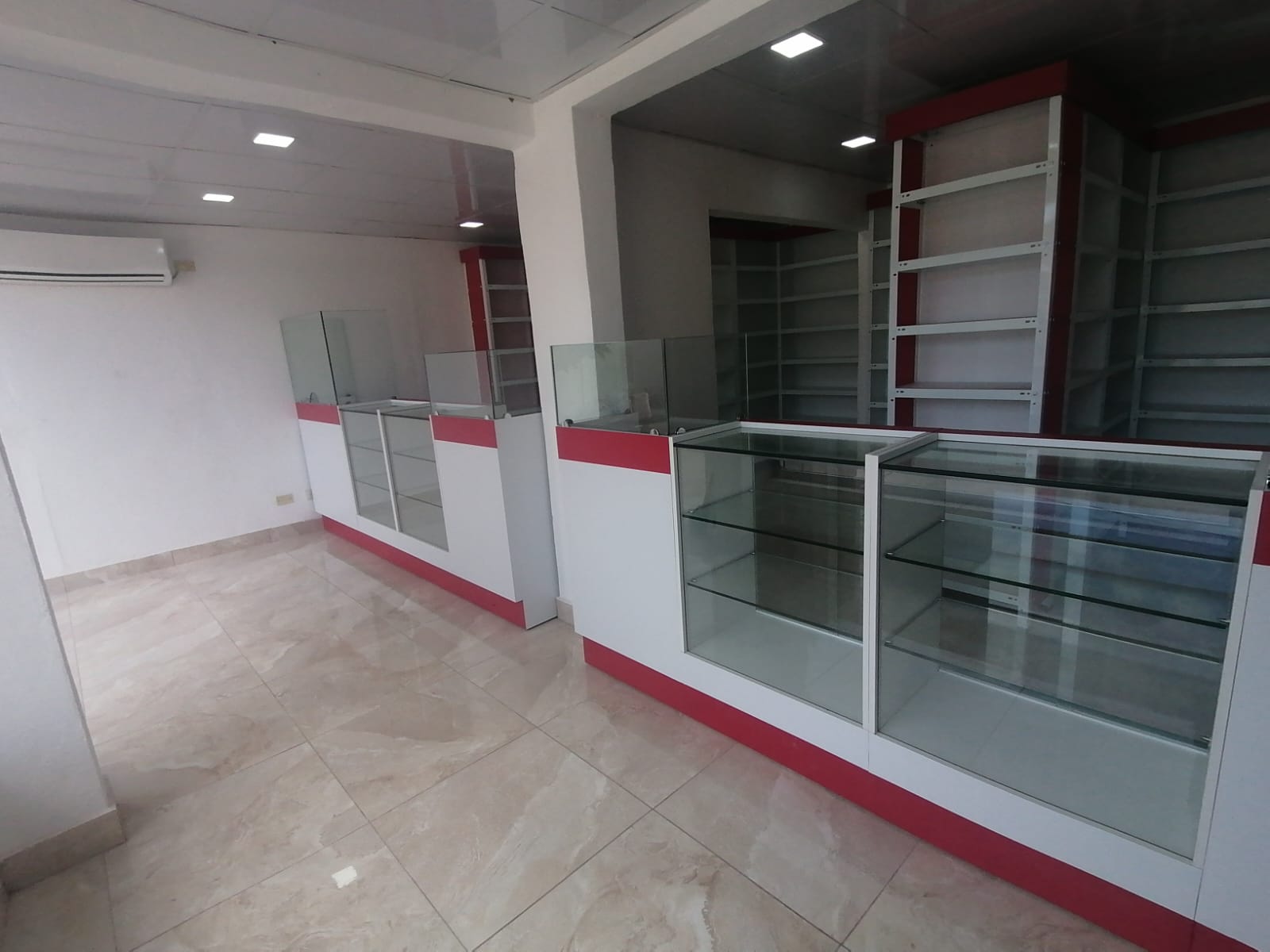 oficinas y locales comerciales - LOCAL EN VENTA 503 MTS , con dos Aptos atras 8.8mm 3