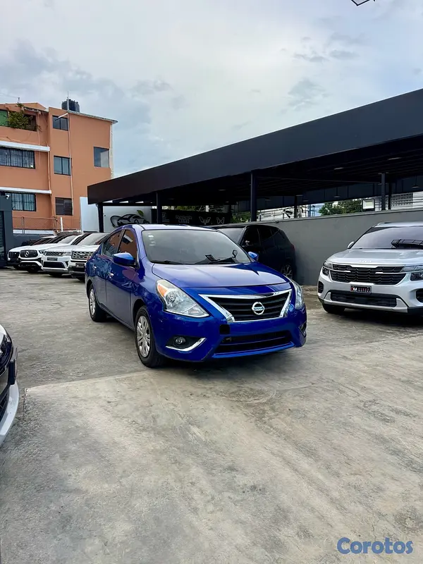 carros - Nissan Versa SV 2016
 2