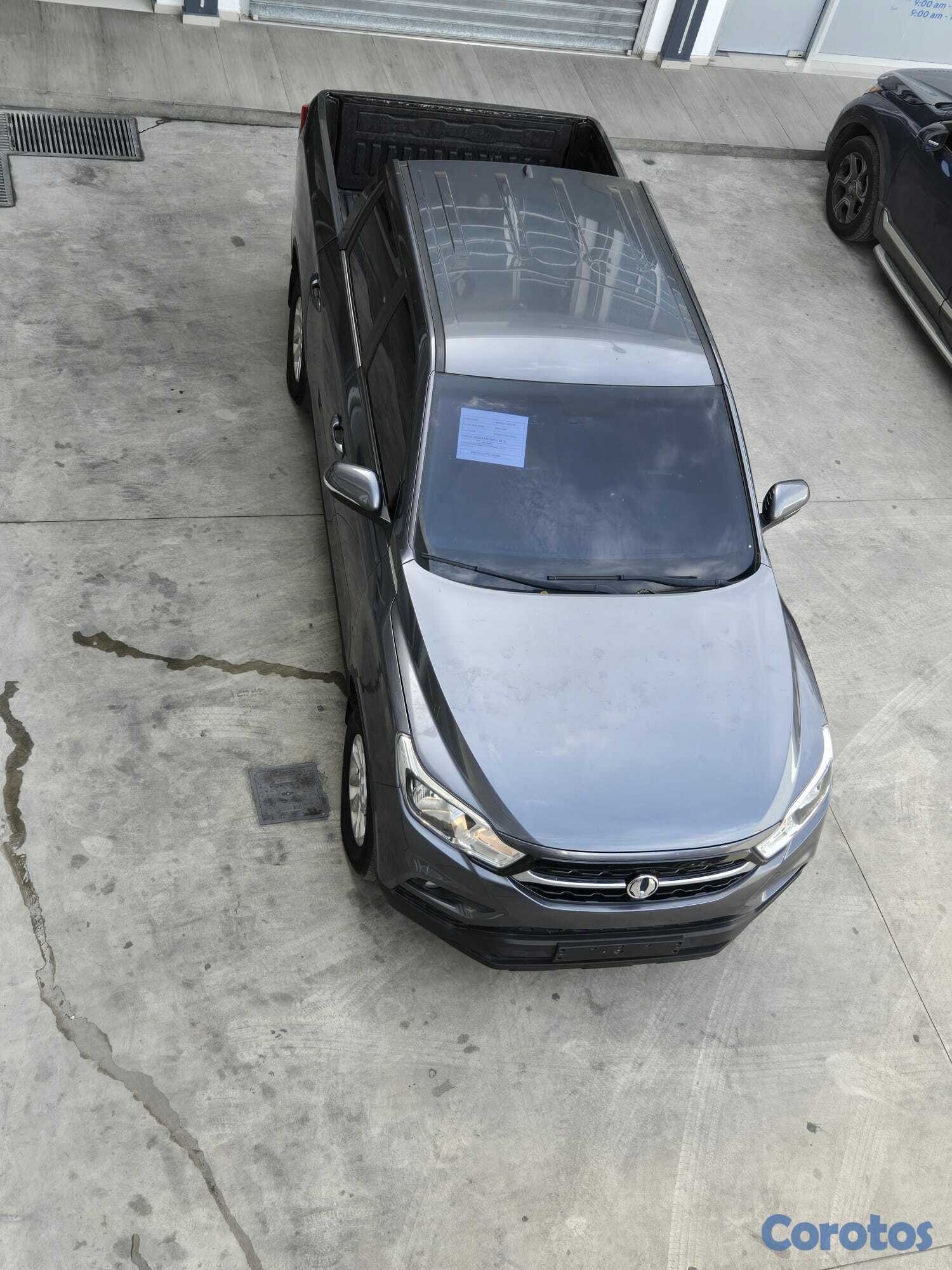 jeepetas y camionetas - KGM REXTON 2021 GRIS OSCURO DIESEL 2