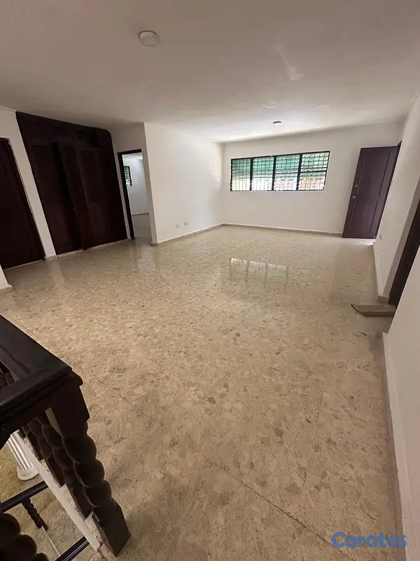 casas - Vendo Casa de 3 niveles en La Castellana, 4 HABS., 350 Mts.2 de OPORTUNIDAD 10