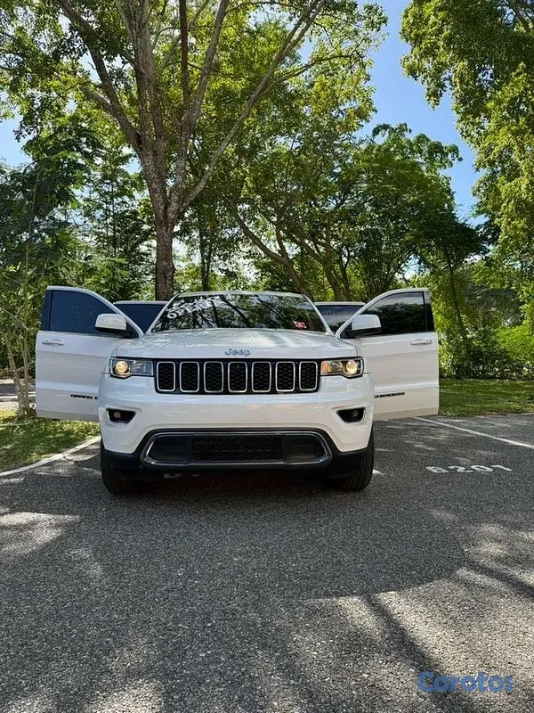 jeepetas y camionetas - JEEP GRAND CHEROKEE LAREDO 2020 9