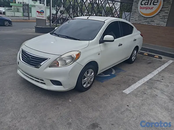 carros - Nissan latió /versa 280  4