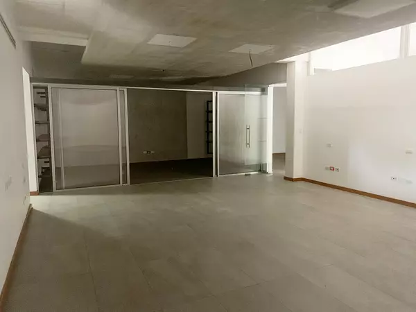 oficinas y locales comerciales - Local céntrico en la esperilla 6