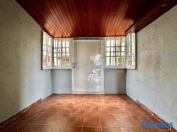 apartamentos - venta de apartamento primer piso con 2 parqueos próximo a la avenida ecología  9