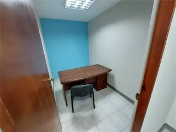 oficinas y locales comerciales - Millon 50 metros 3500 mil pesos 7