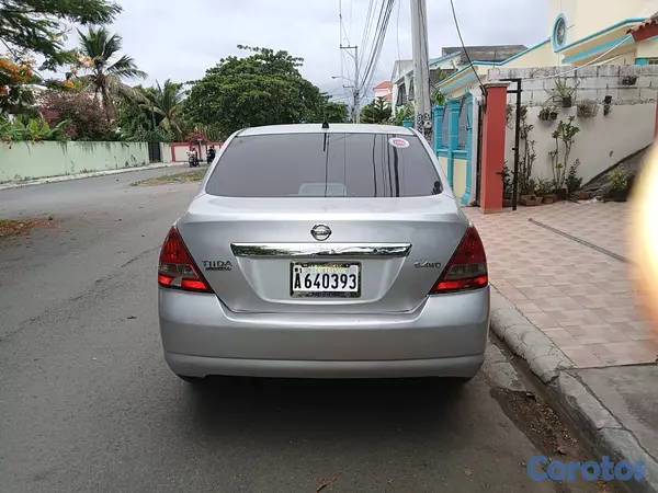 carros - Se vende Nissan latió 2009 como nuevo usado 4