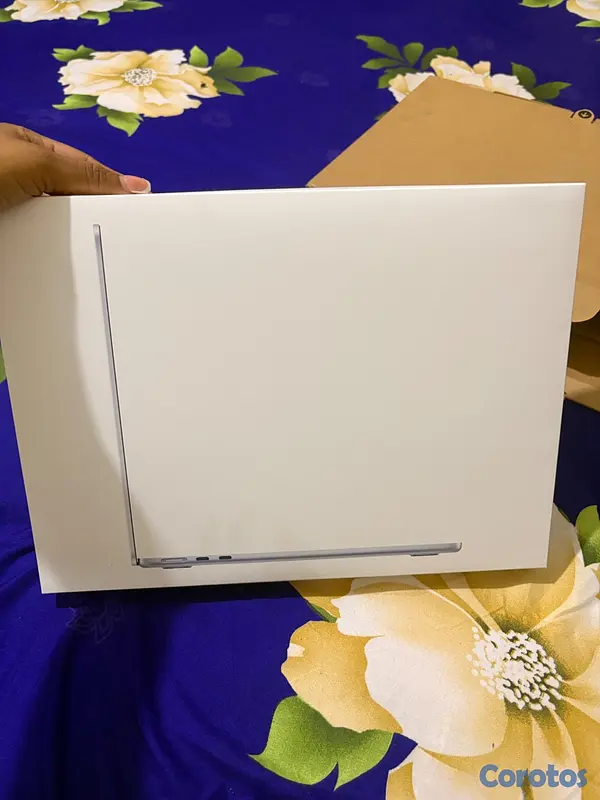 computadoras y laptops - Laptop MacBook 2025 4