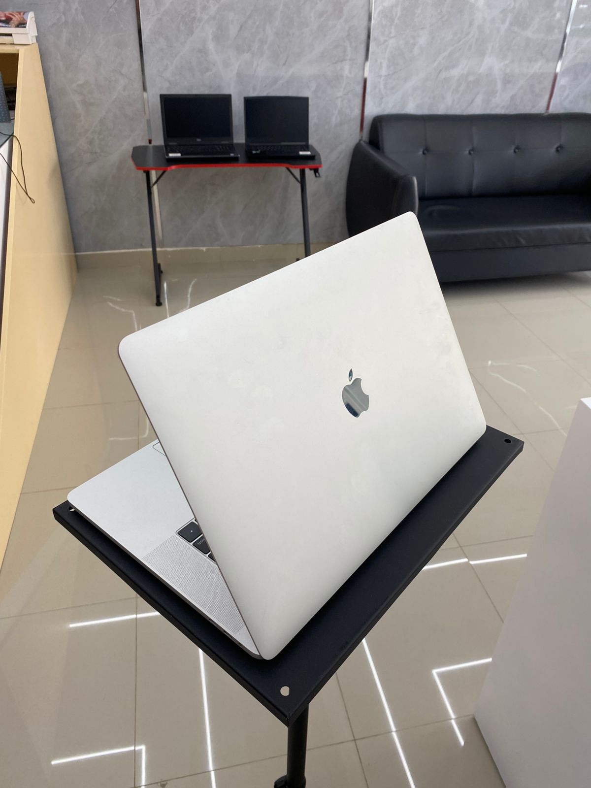 computadoras y laptops - Laptop Apple MackBook Pro 2018 core i7 16GB RAM 51 1