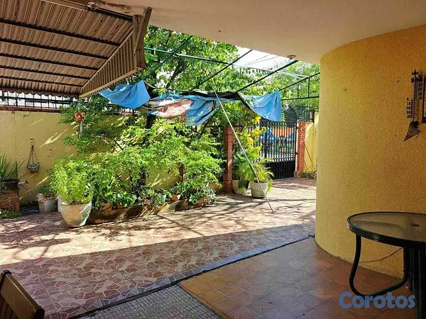 casas - Casa de esquina en zona Independencia 4