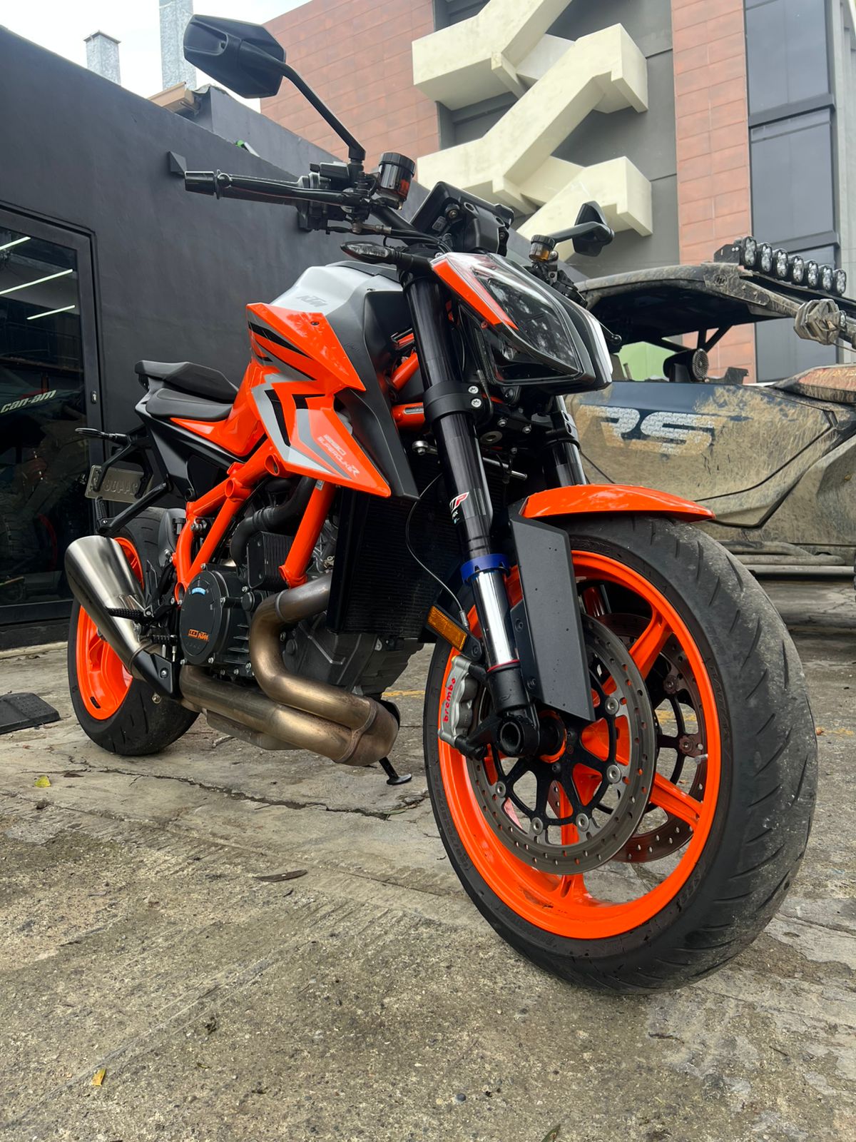motores y pasolas - KTM 1290 SUPERDUKE R EVO 2023 3