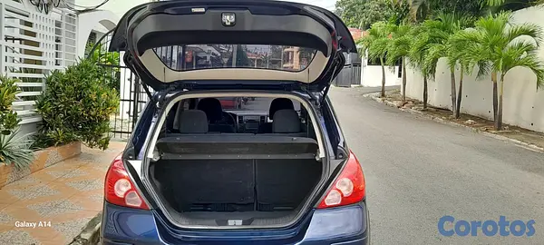 carros - Nissan Versa 2012 ligeramente Negociable  6