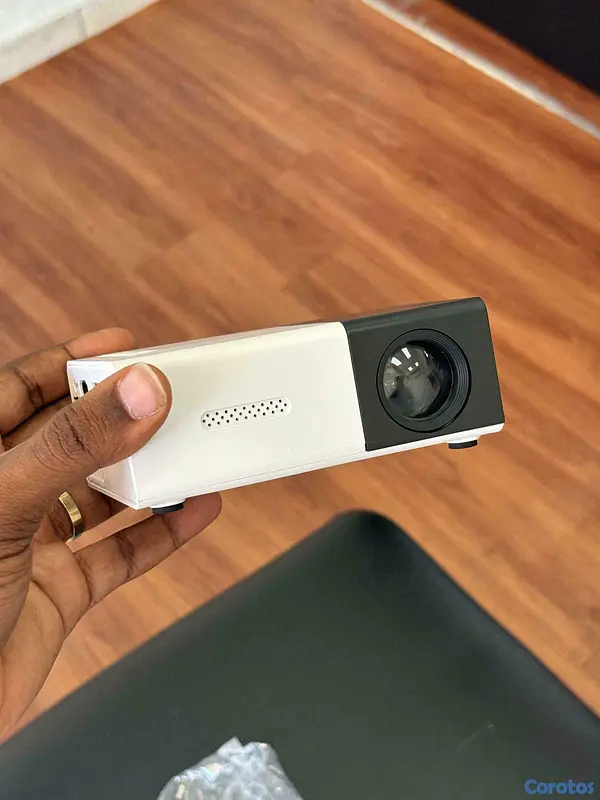 otros electronicos - Mini proyector led con salida HDMI  3