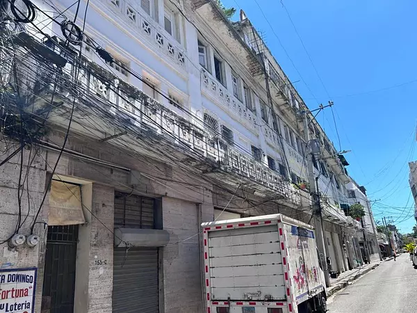 oficinas y locales comerciales - Edificio en ZONA COLONIAL 3