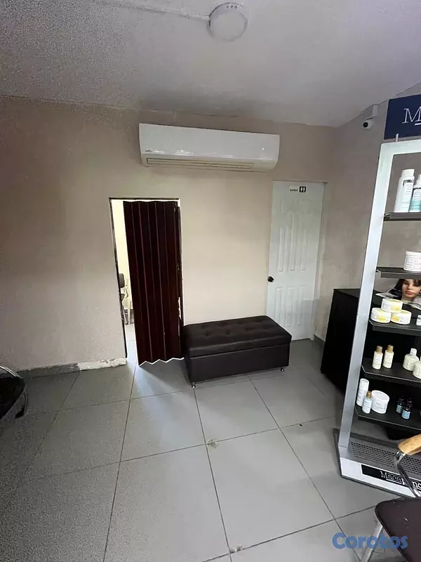 oficinas y locales comerciales - LOCAL EN VENTA DE USO COMERCIAL  5