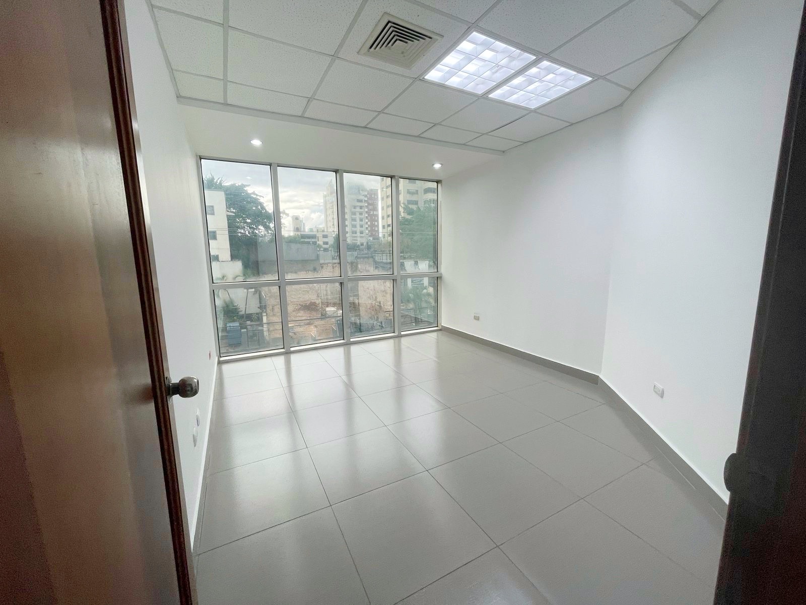 oficinas y locales comerciales - Local corporativo céntrico  2