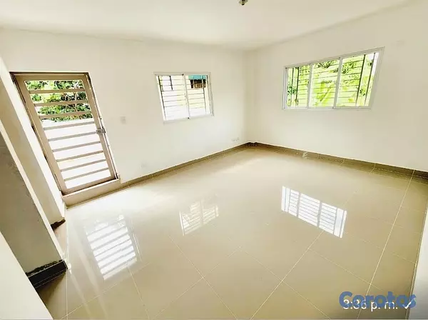 casas - Rento espectacular casa en 2do nivel Av. Independe 10