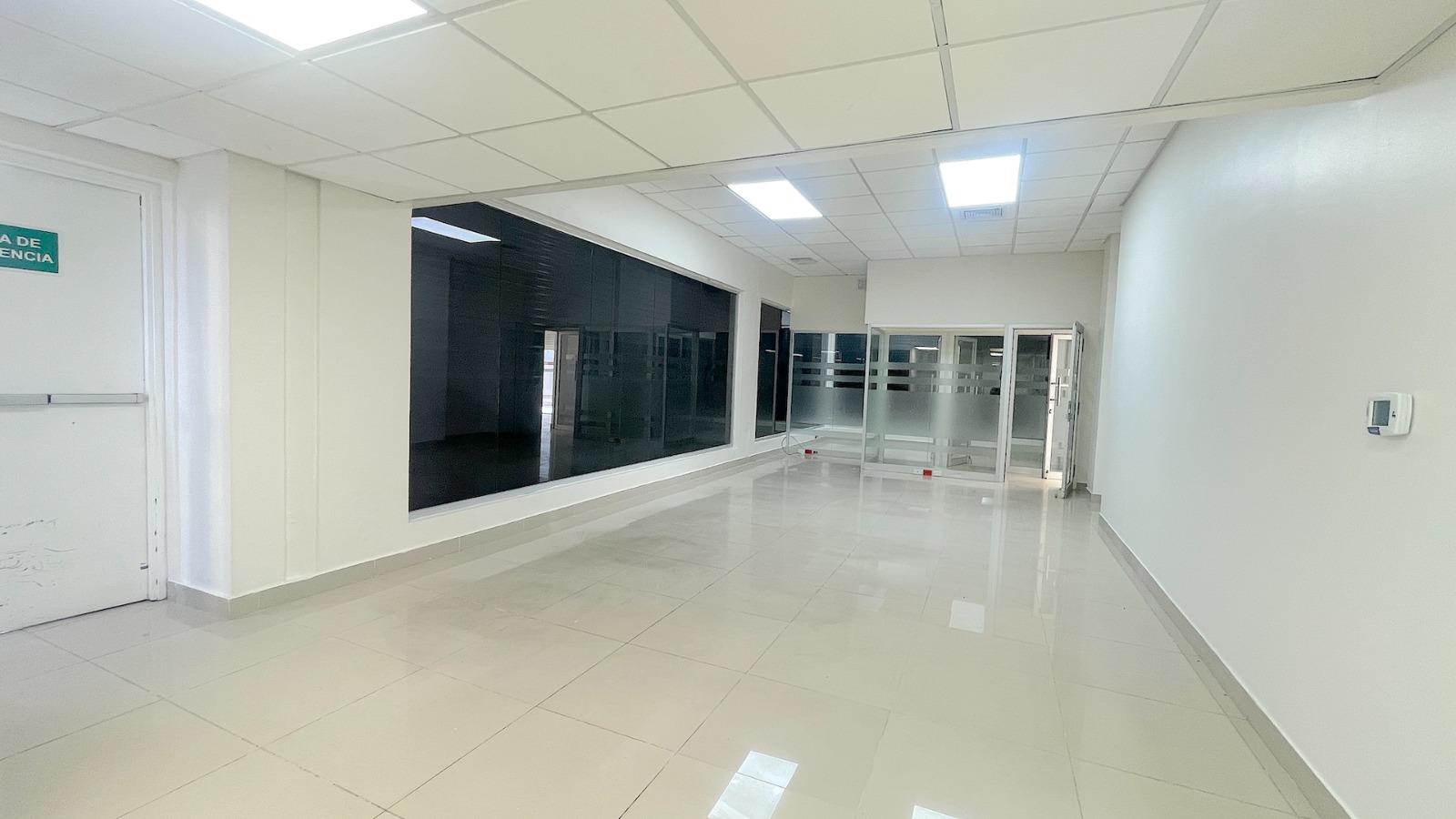 oficinas y locales comerciales - Local comercial en Alquiler en Piantini de 400 m2 4