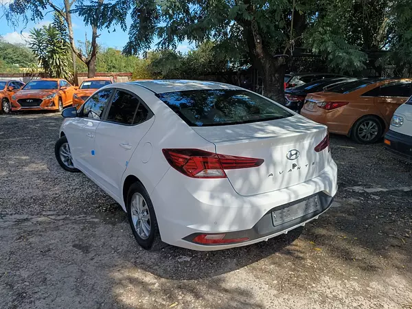 carros - HYUNDAI AVANTE LPI 2019 BLANCO  4