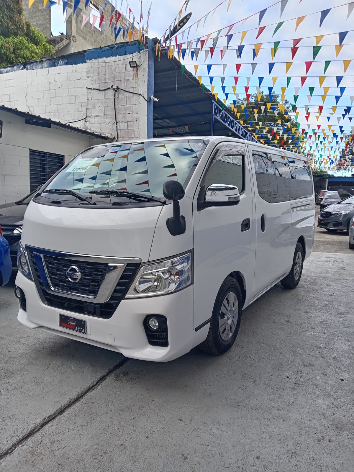 carros - NISSAN CARAVAN NV350 0