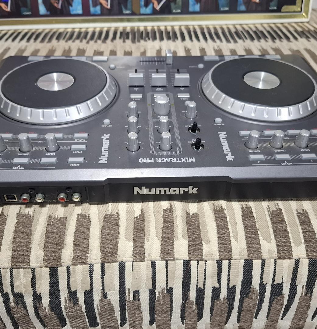 otros electronicos - Platos de dj Numark negociable