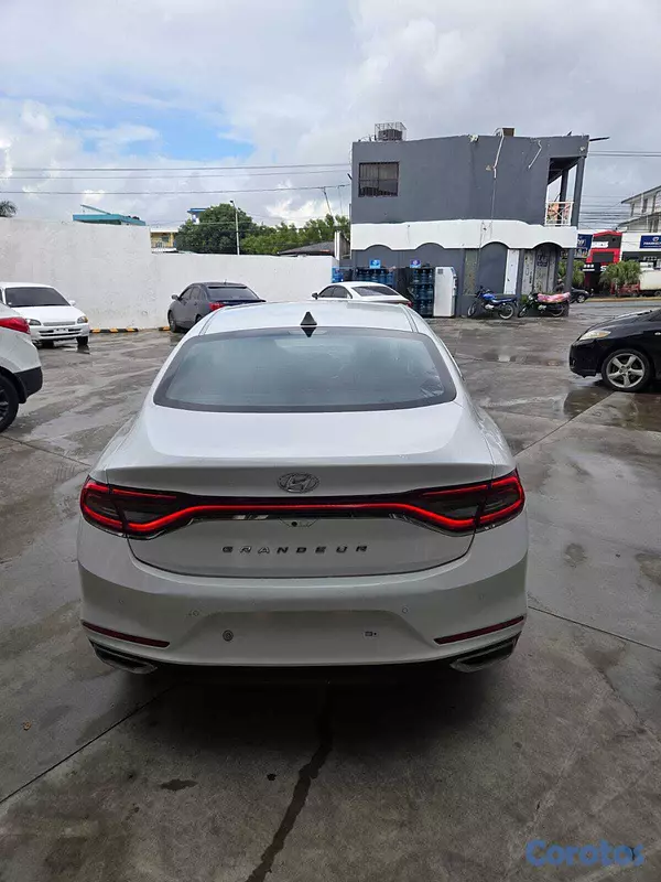 carros - HYUNDAI GRANDEUR 2018 BLANCO 11